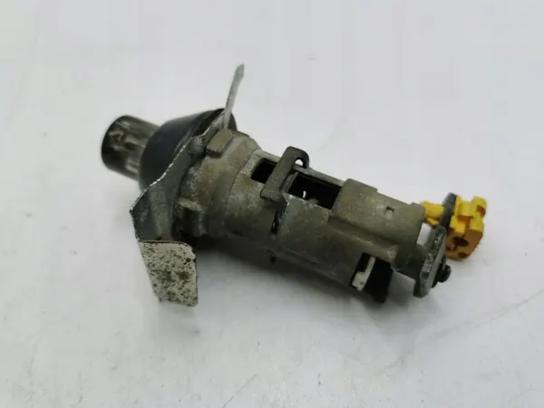 Saab 9-7X 2006 Bagagelucklåsknapp OEM AMD103341 image 5