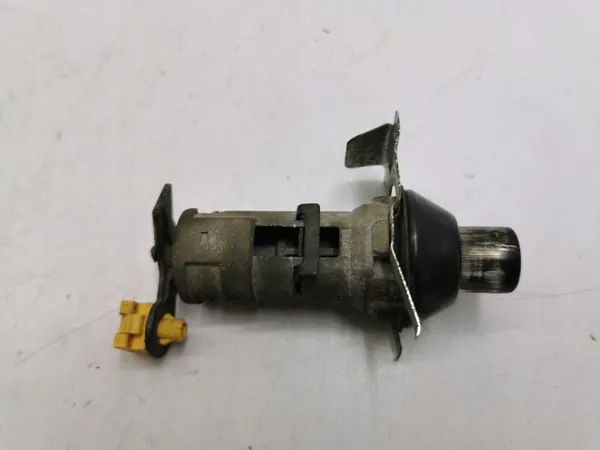 Saab 9-7X 2006 Bagagelucklåsknapp OEM AMD103341 image 6