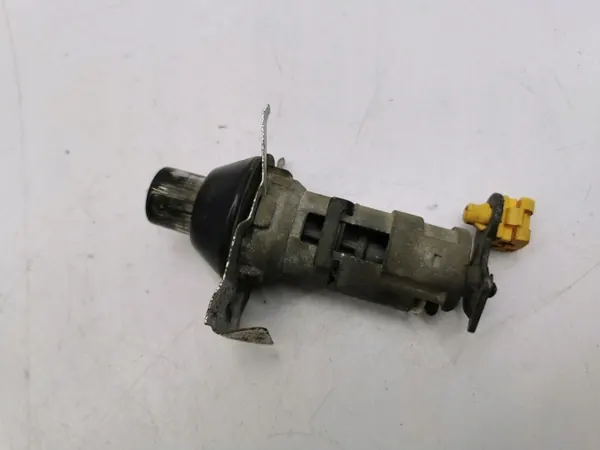 Saab 9-7X 2006 Bagagelucklåsknapp OEM AMD103341 image 7