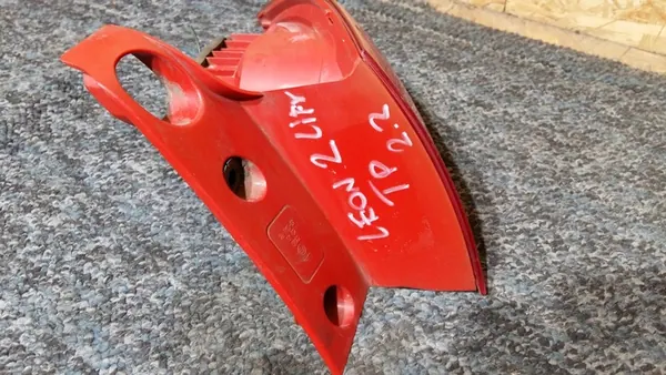 Höger Bakljus Seat Leon II Lift 09-12 OEM 1P0945112D image 2