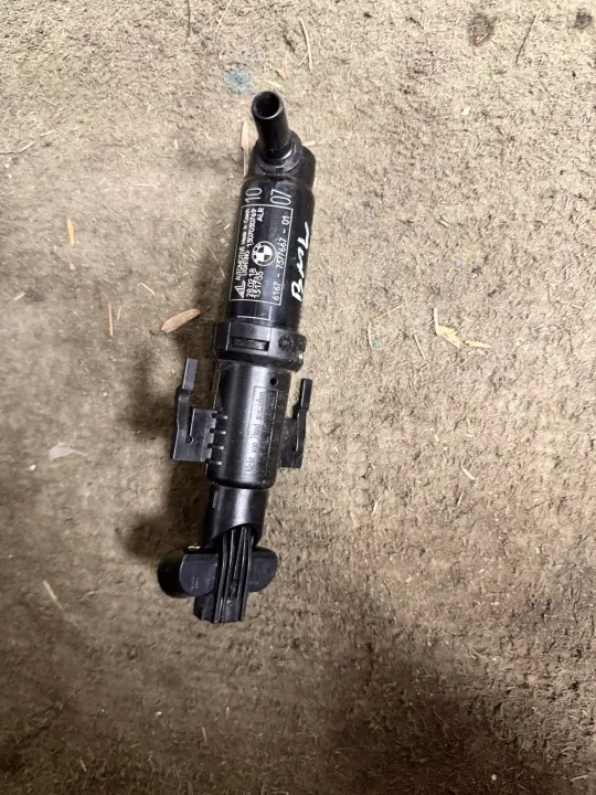 BMW OEM 7377667 Buse de Lave-Phare Gauche Pare-Choc image 2