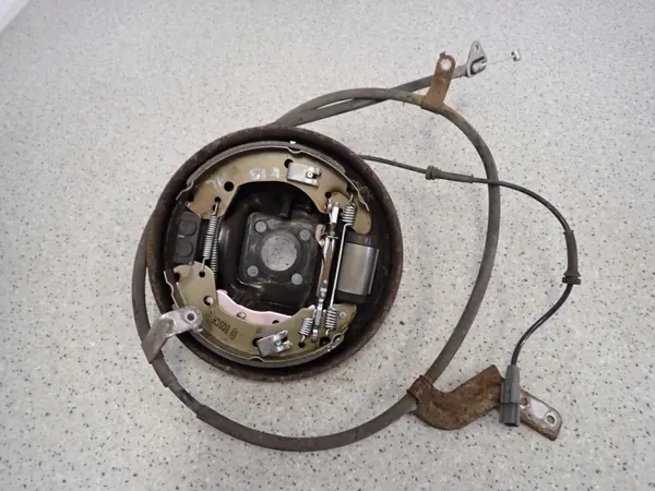 Disco e Pastilhas Freio Traseiro Esquerdo Nissan OE OEM K13 image 2