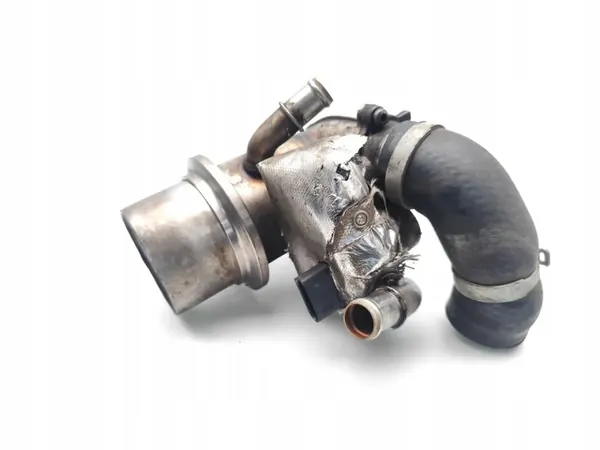 Skoda Octavia EGR-jäähdytin OEM 04L131512D 1.6 TDI image 9