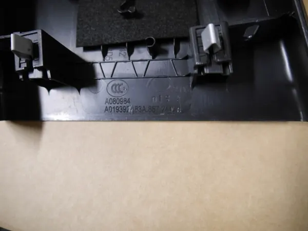 Couvre-poteau droit Audi Q3 83A OEM 83A867244B image 4