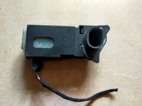 Volvo S40 V50 bränslelucklås OEM 30716754 image 2