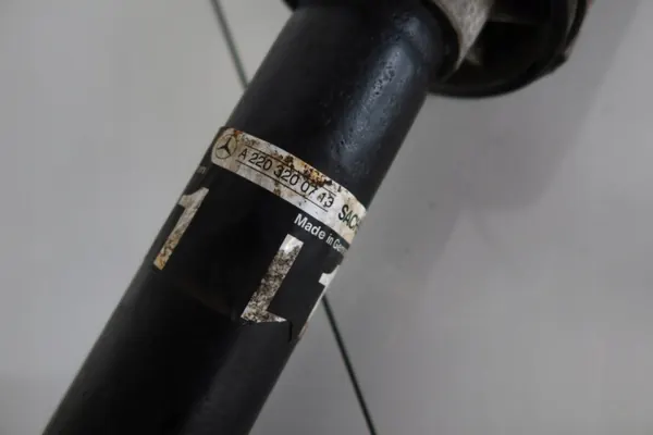 Mercedes ABC Stoßdämpfer Vorne Links OEM 2203200713 image 5