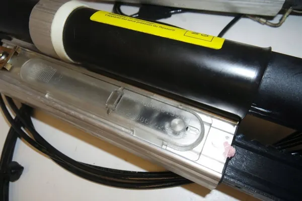 Soupape d'actionneur toit Mercedes OEM A2308210551 image 3