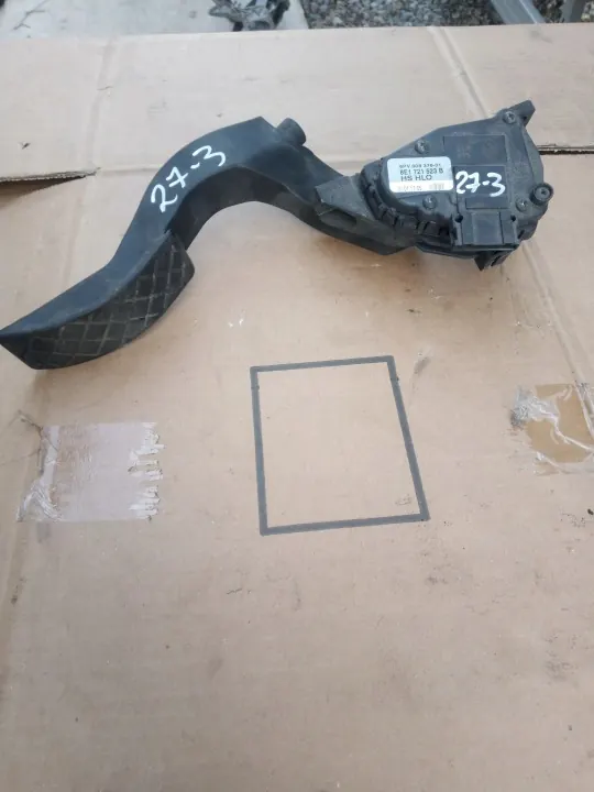 Audi A4 B6 Gasreglagegivare OEM 8E1721523B image 2