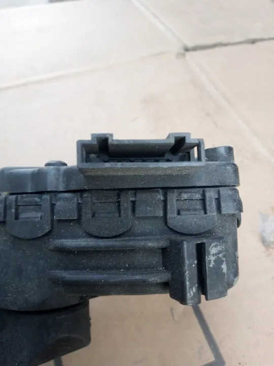 Audi A4 B6 Gasreglagegivare OEM 8E1721523B image 3