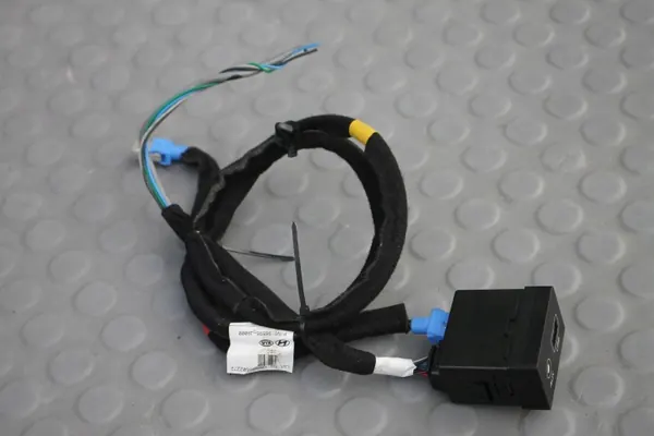 Prise USB OEM 96120-J9500 pour Hyundai Kona 2017-2023 image 2