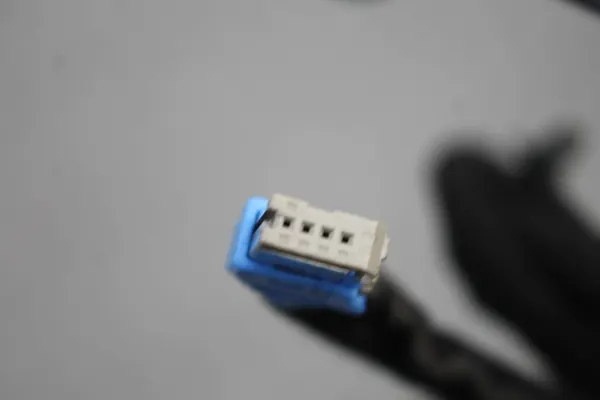 Prise USB OEM 96120-J9500 pour Hyundai Kona 2017-2023 image 6