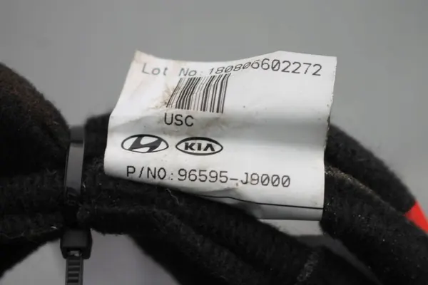 Prise USB OEM 96120-J9500 pour Hyundai Kona 2017-2023 image 8