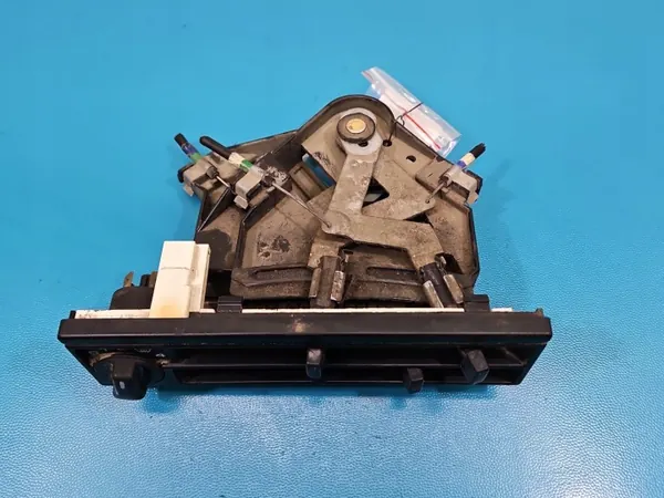 Console panneau aération VW T4 321819045C image 3