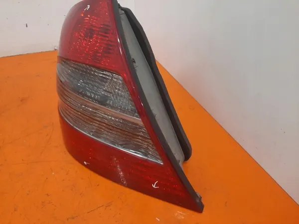 MERCEDES BENZ E-KLASSE W211 LINKER ACHTERLICHT A211820236 image 3