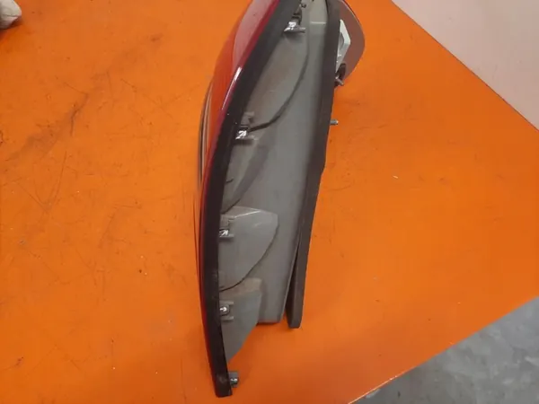 MERCEDES BENZ E-KLASSE W211 LINKER ACHTERLICHT A211820236 image 9