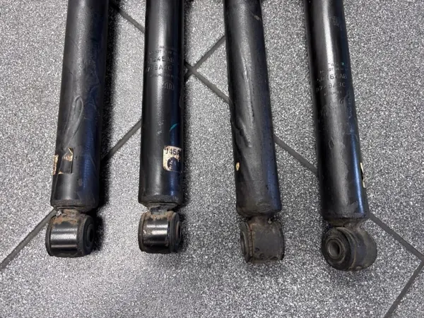 OEM 68250164AB Hinterer Stoßdämpfer für Jeep Wrangler JL image 3