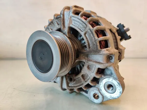 VOLVO XC40 S60 III XC60 V60 II V40 II Vaihtovirtageneraattori 31489212 image 2