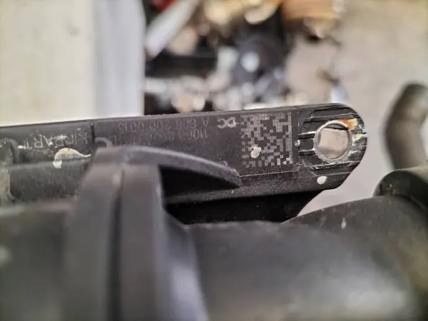 Renault Megane IV Carcaça do Termostato 1.5 Blue 110608920R image 8