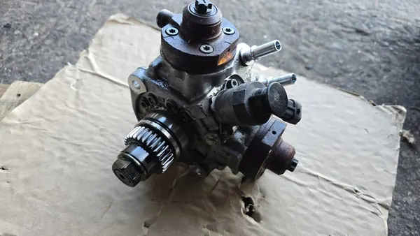 LANCIA THEMA II 3.0 CRD Hochdruckpumpe 35022131F image 2