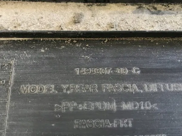 Tesla Model Y Bakre Stötfångare Underdel OEM image 10