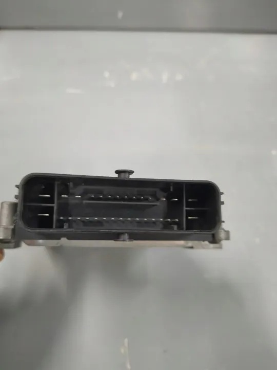 Audi AdBlue-moduuli OEM 4M0907355 A4 B9, A5, Q7, Q8 image 3