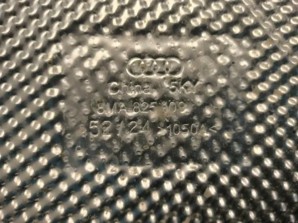 Audi Q5 lämpösuoja OEM 8MA825109 - Käytetty image 4