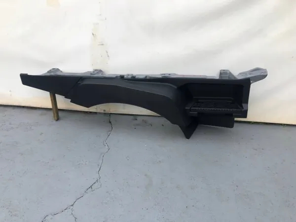 Estribo direito Renault Gama T Range OEM 8223389 image 2