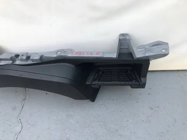 Estribo direito Renault Gama T Range OEM 8223389 image 4