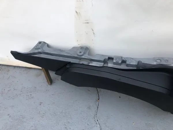 Estribo direito Renault Gama T Range OEM 8223389 image 5