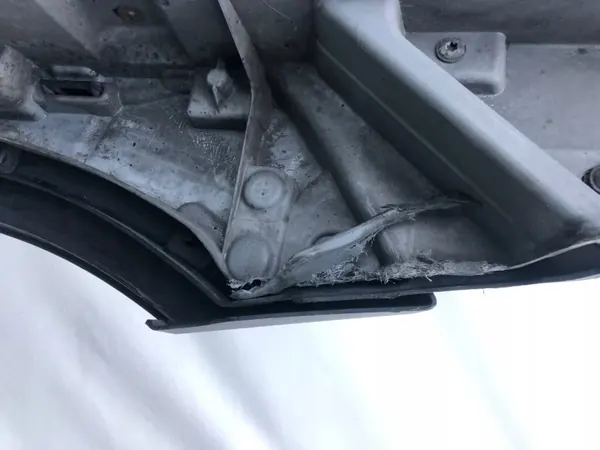 Estribo direito Renault Gama T Range OEM 8223389 image 8