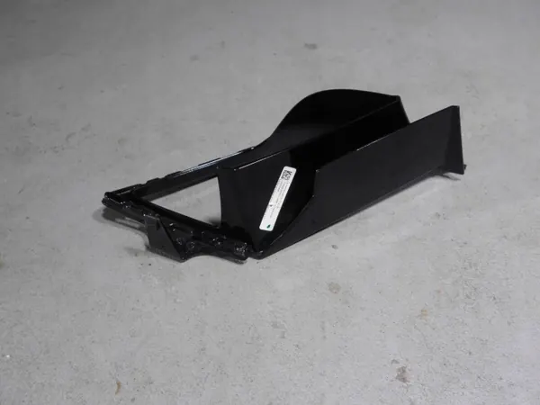 BMW G70 etupuskurin oikea ritilä OEM image 6