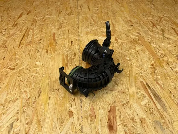 Ilmanottoletku OEM 04E145641P VW Groupille image 2