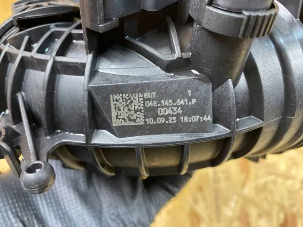 Ilmanottoletku OEM 04E145641P VW Groupille image 10