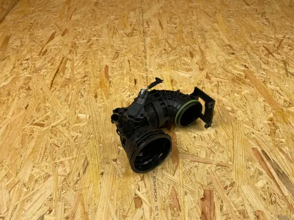 Ilmanottoletku OEM 04E145641P VW Groupille image 3