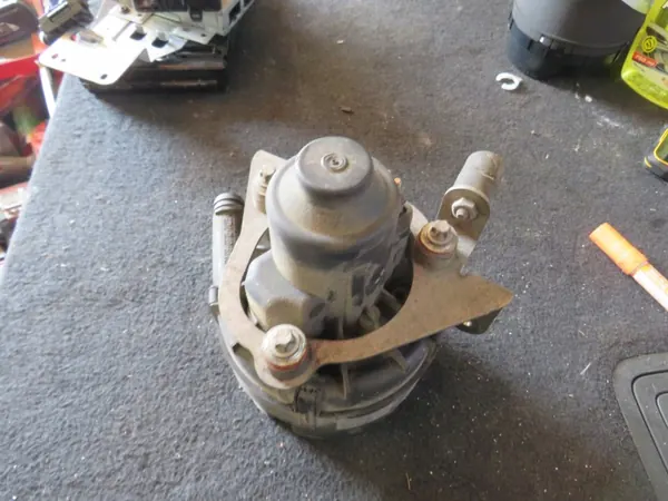 Bomba de aire OEM A0001405885 - Mercedes-Benz OE usado image 2