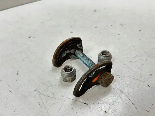 2018 Cadillac Escalade IV Boulon d'alignement de suspension avant MAM79968 image 1