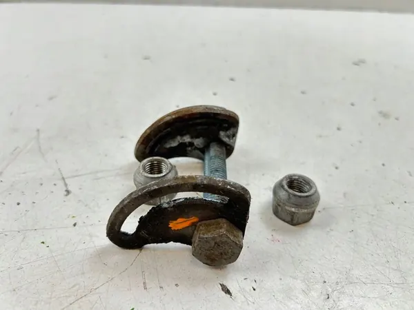 2018 Cadillac Escalade IV Boulon d'alignement de suspension avant MAM79968 image 2