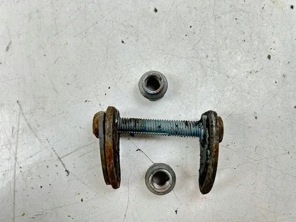 2018 Cadillac Escalade IV Boulon d'alignement de suspension avant MAM79968 image 4