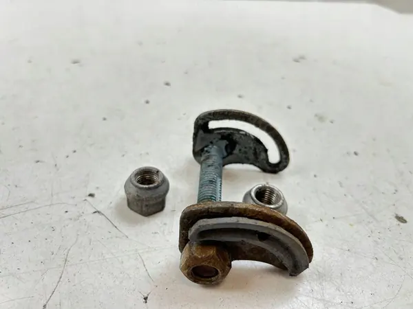 2018 Cadillac Escalade IV Boulon d'alignement de suspension avant MAM79968 image 6