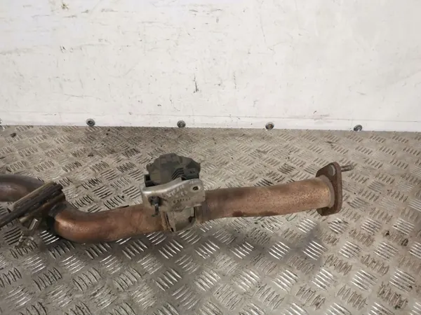 Nissan X-Trail T32 Pakoputken vaimennin OEM CZ16148613 image 3