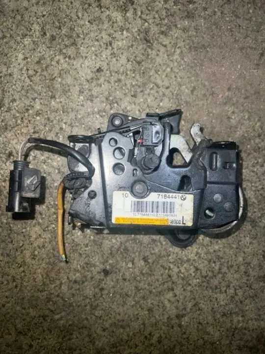 BMW Motorkapslot OEM 1L718444110 voor 5-serie F10 image 2