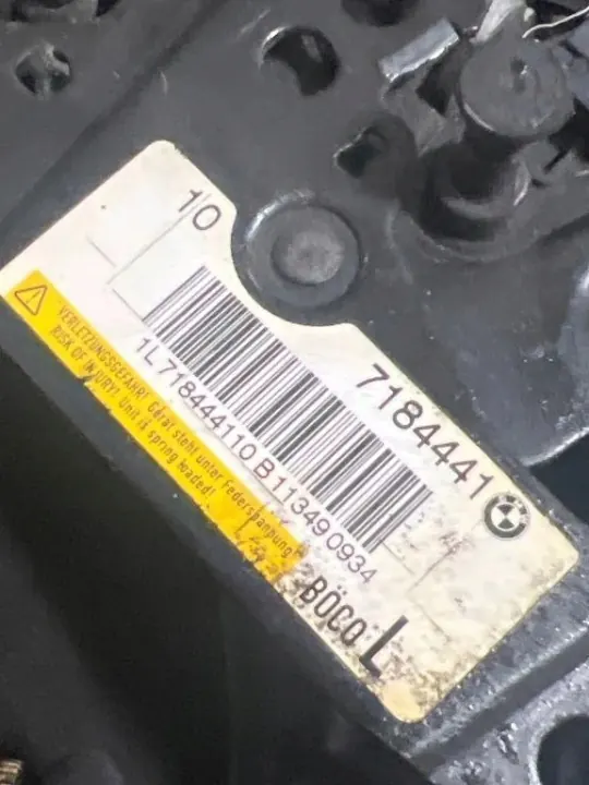 BMW Motorkapslot OEM 1L718444110 voor 5-serie F10 image 3
