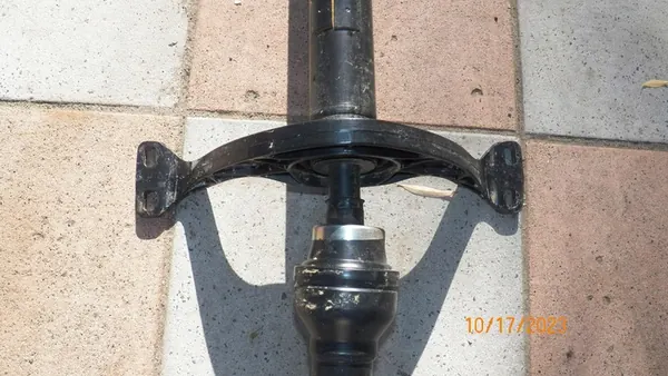 Drivaxel Audi Q3 2.0 TDI 5N0521101M image 2