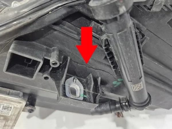 Vasen Xenon-ajovalot Mercedes CLA W117 OEM image 9