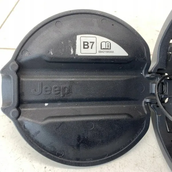 Kraftstoff- & AdBlue-Deckel OEM 896589569874526583742 Jeep Wrangler image 3