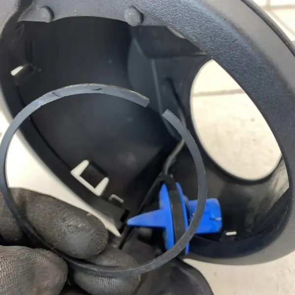 Kraftstoff- & AdBlue-Deckel OEM 896589569874526583742 Jeep Wrangler image 5