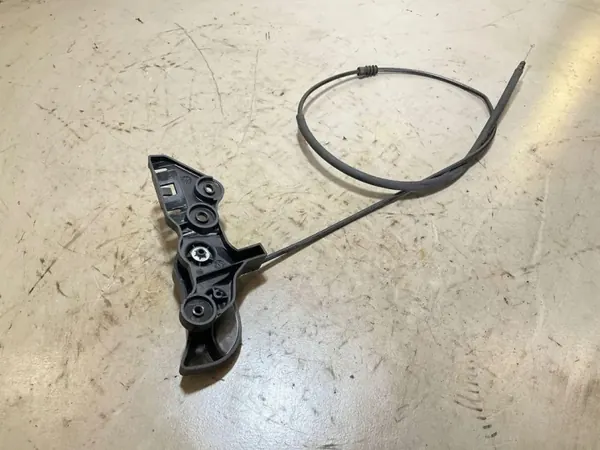 BMW OE Konepellin avauskahva OEM 104673A0 image 4