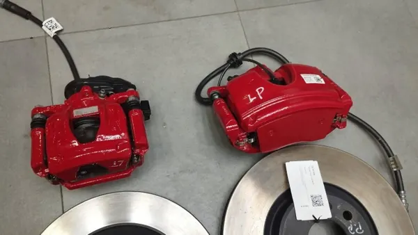 Discos & Pinças Travão Audi A5 B10 OEM 8B3615106C image 3