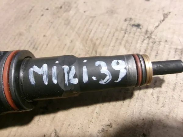 Ruitenwisserspomp OEM 038130073AJ voor VW Passat image 10