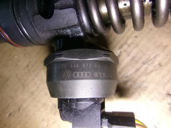 Ruitenwisserspomp OEM 038130073AJ voor VW Passat image 7